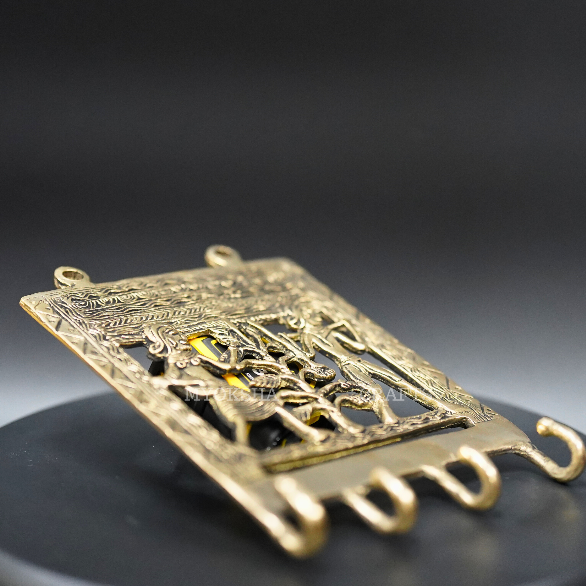 Stylish Wall Bracket: Enhance Your Home with Elegance - Mytrendzcart